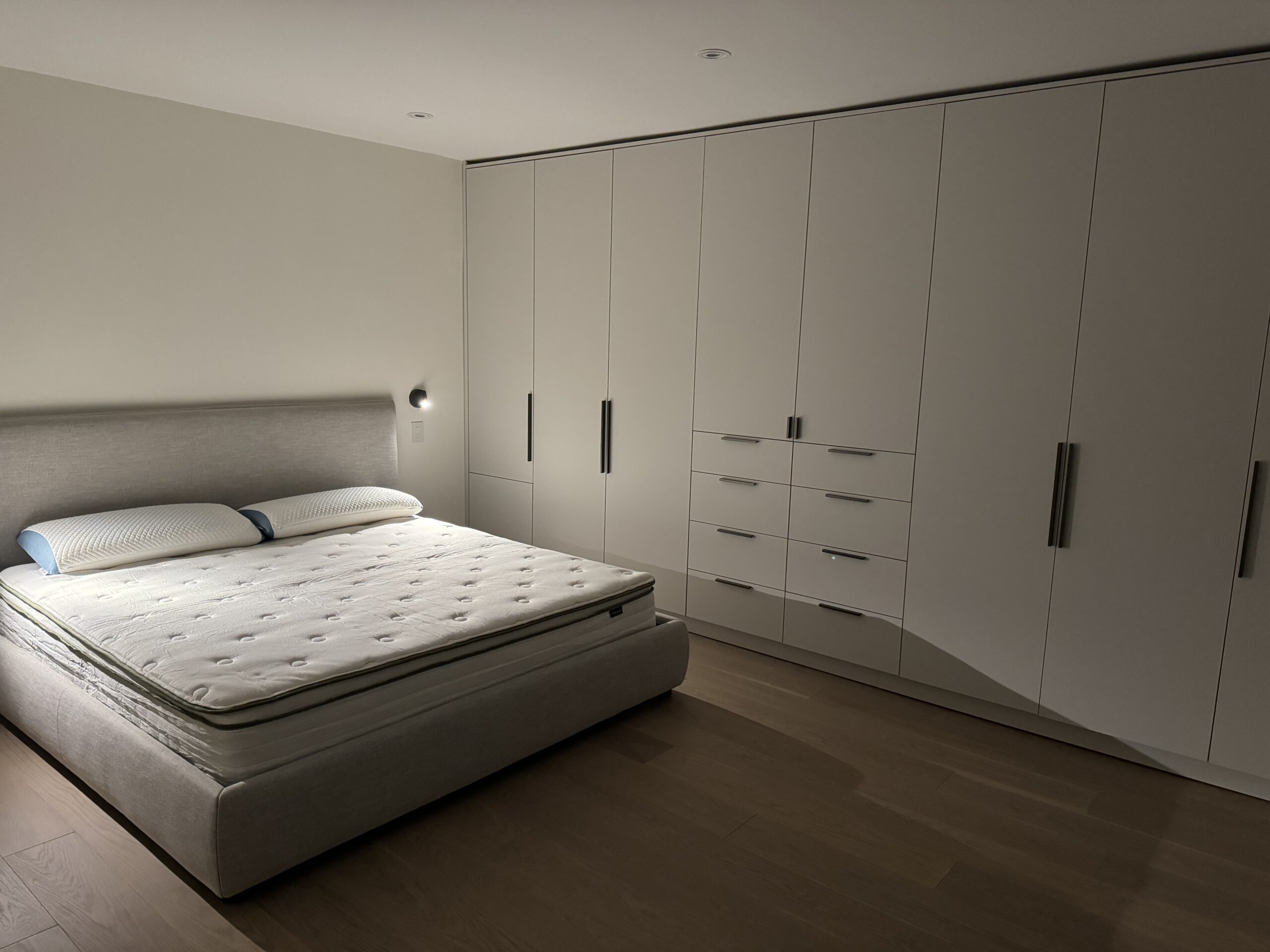 Electrical services Toronto - panel upgrade and pot light installation